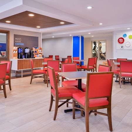 Holiday Inn Express & Suites Selma By Ihg Экстерьер фото