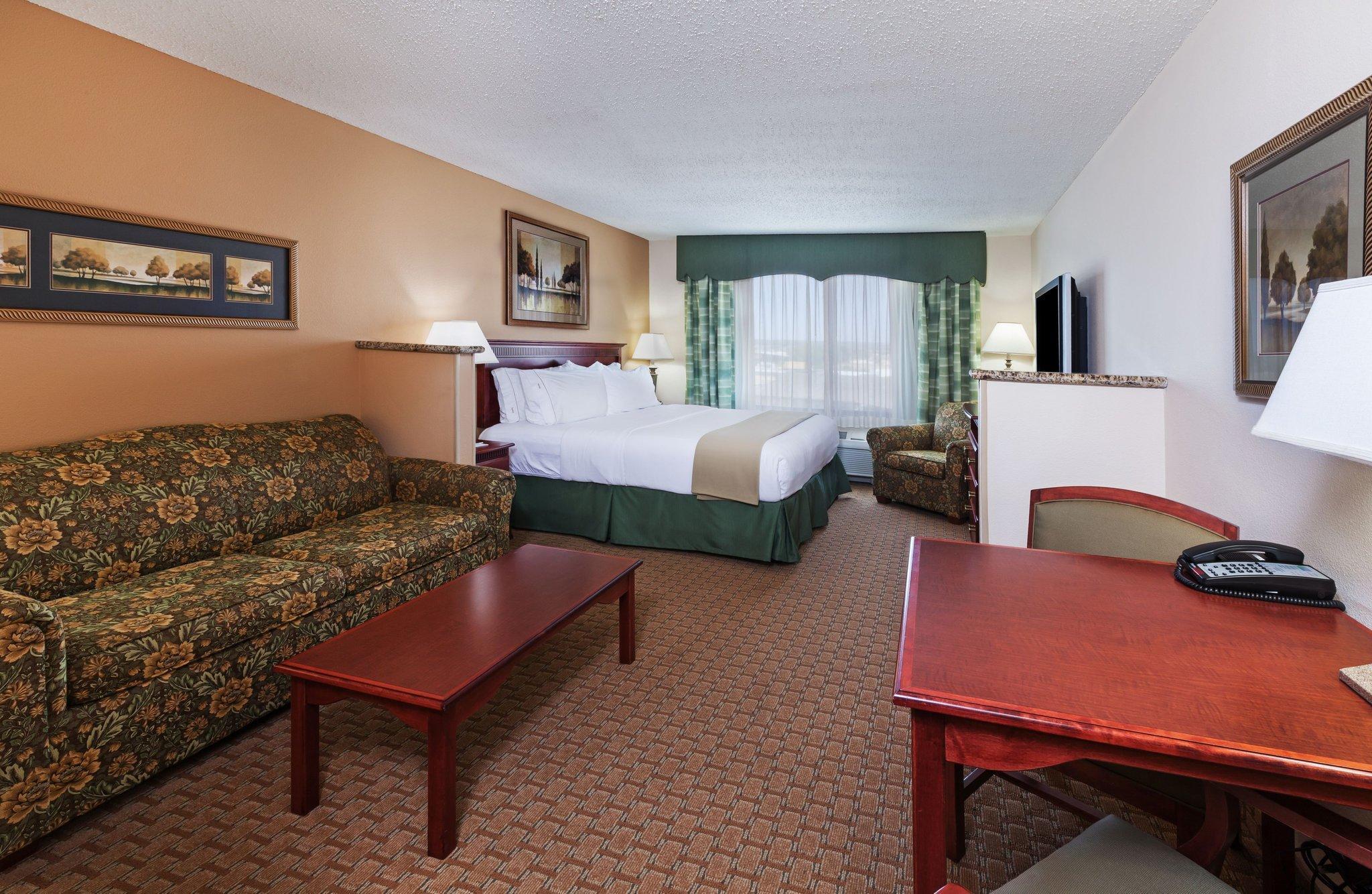 Holiday Inn Express & Suites Selma By Ihg Экстерьер фото