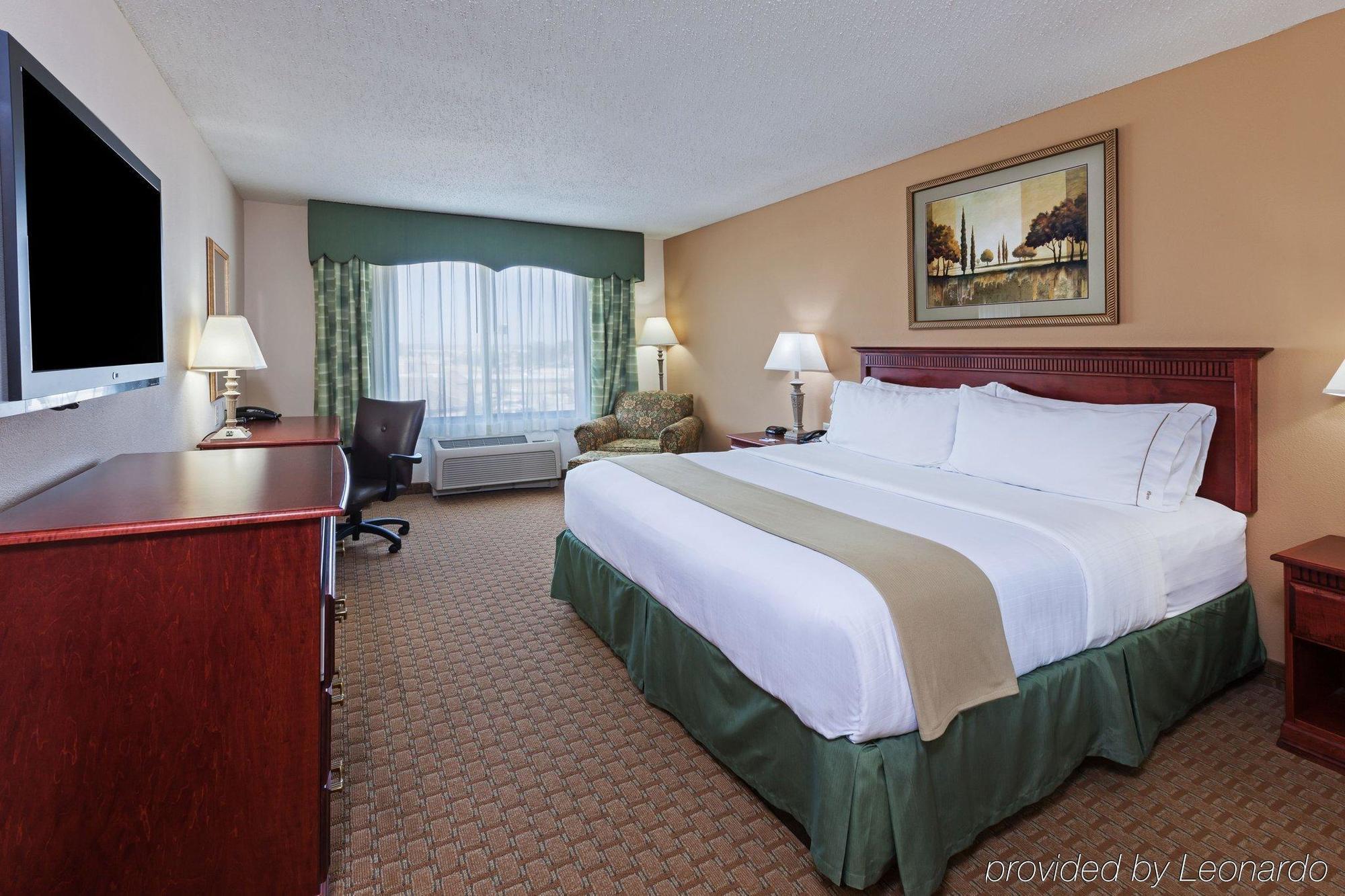 Holiday Inn Express & Suites Selma By Ihg Экстерьер фото