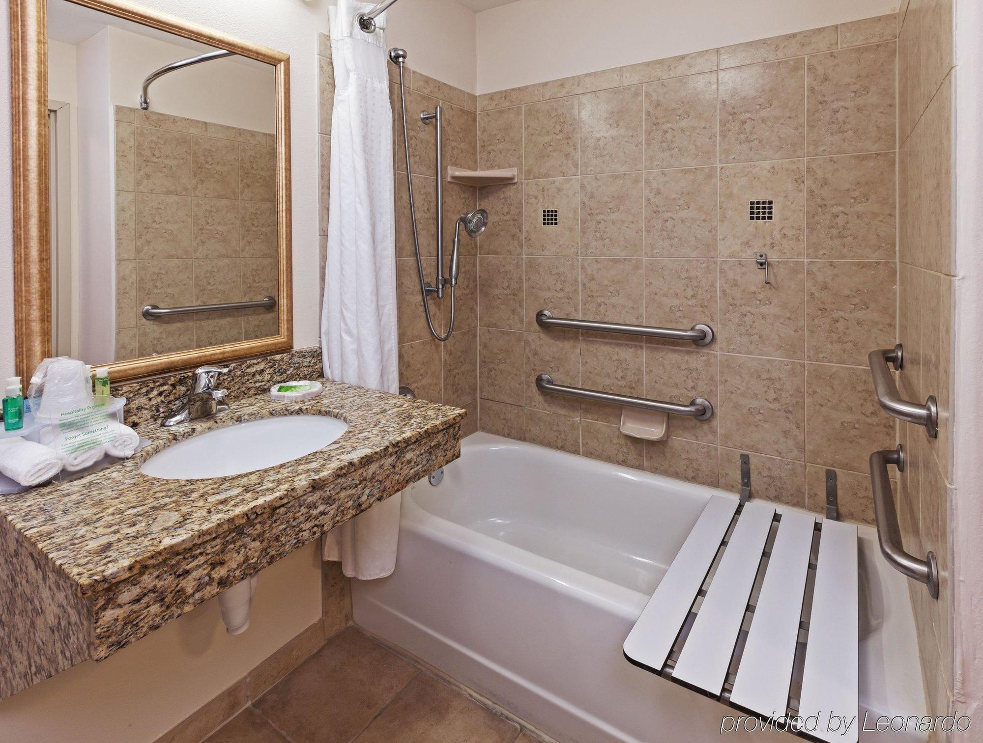 Holiday Inn Express & Suites Selma By Ihg Экстерьер фото